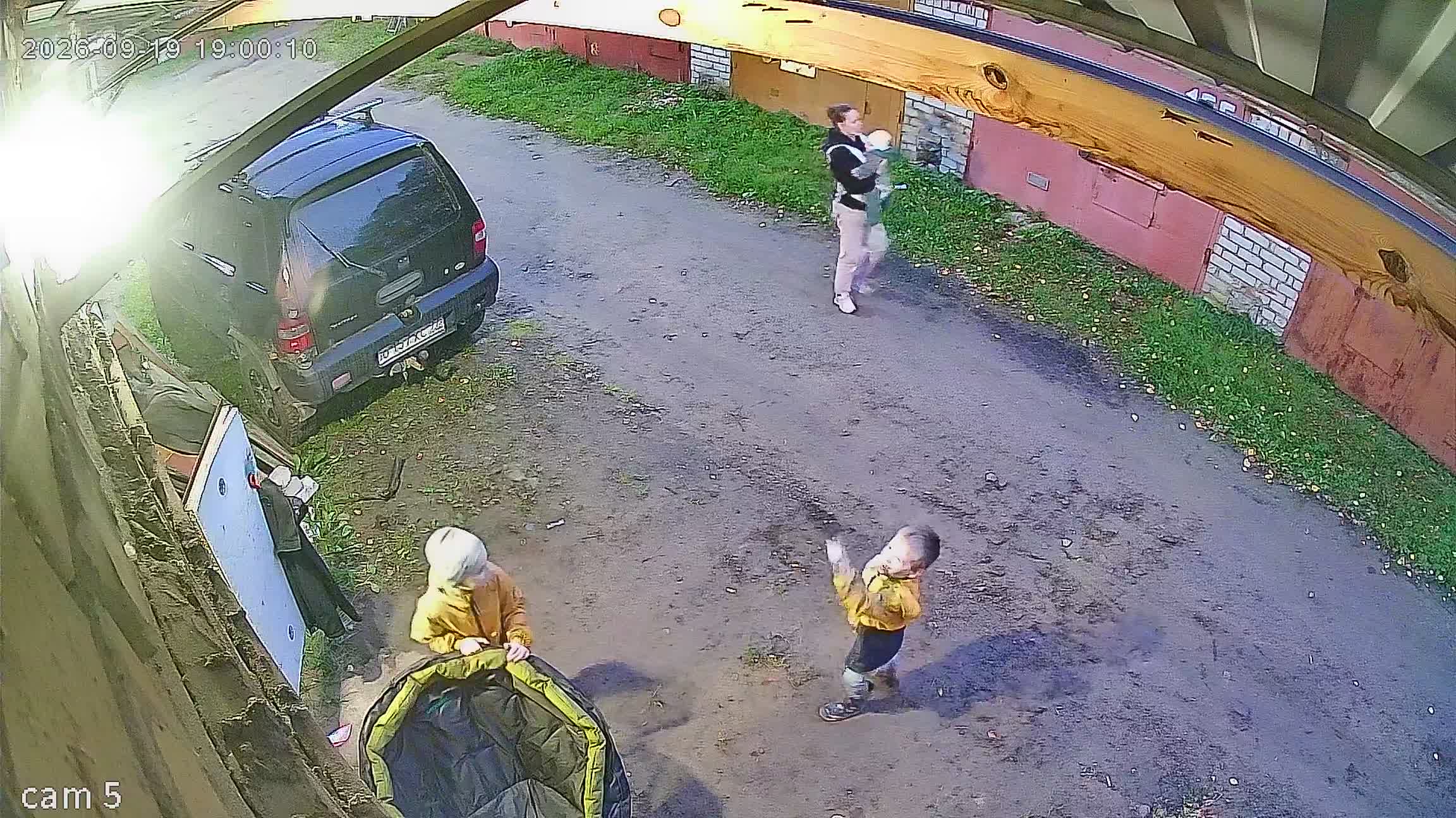 Камера 1 — 19.09.2026 16:00:12